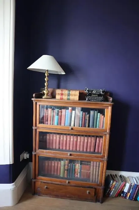 Stylish Victorian Apartment For Two In Edinburgh 0*,