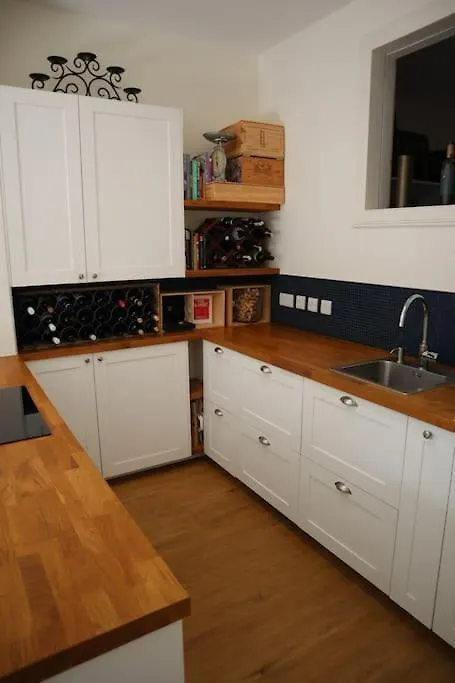 Stylish Victorian Apartment For Two In Edinburgh