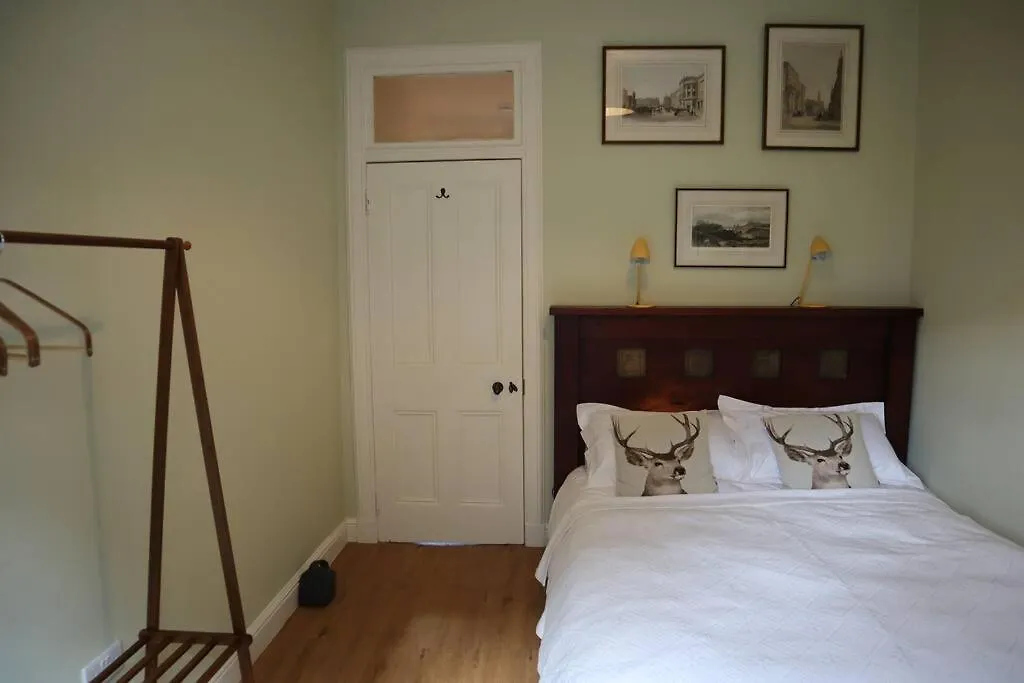 Stylish Victorian Apartment For Two In Edinburgh United Kingdom