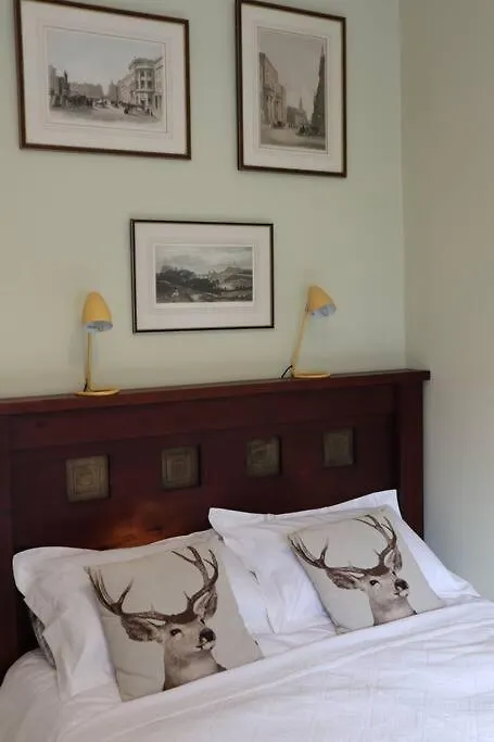 Stylish Victorian Apartment For Two In Edinburgh United Kingdom