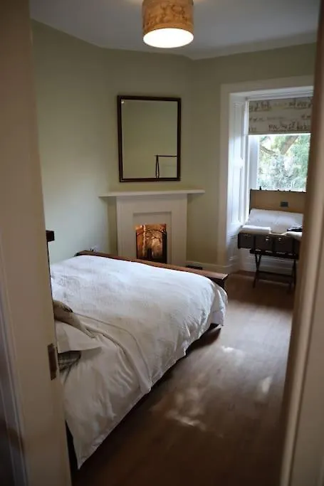 Stylish Victorian Apartment For Two In Edinburgh 0*,  United Kingdom
