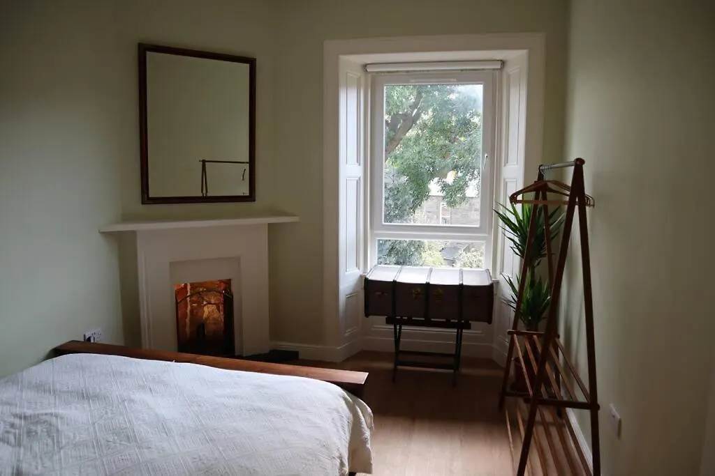 Stylish Victorian Apartment For Two In Edinburgh 0*,  United Kingdom