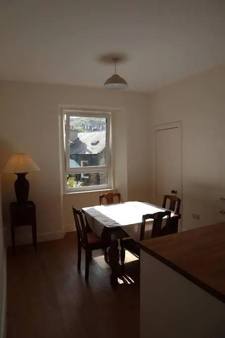 Stylish Victorian Apartment For Two In Edinburgh