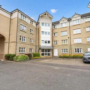  Apartment Modern 1br Flat - Free Parking + Lift