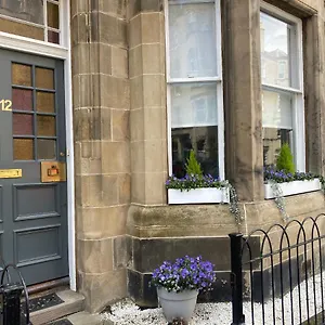 Lovely Main Door 2 Bed EDI